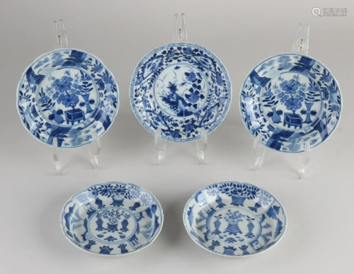 Five 18th century Chinese porcelain Kang Xy dishes with