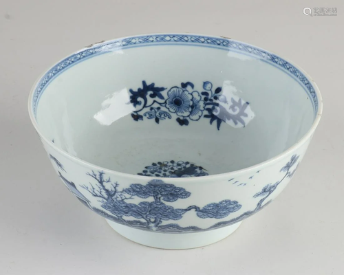 Large 18th century Chinese porcelain bowl with