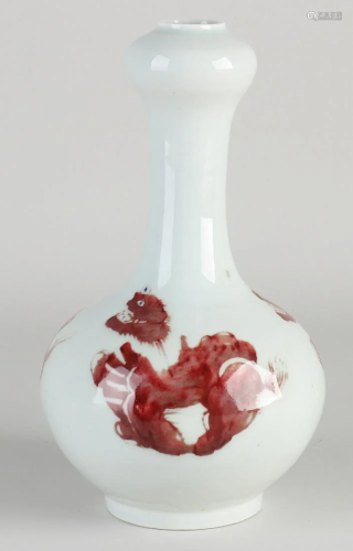 Chinese porcelain knob vase with Foo dog decor + six