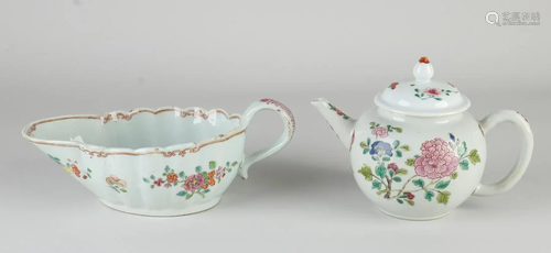 Two pieces of antique Chinese porcelain. 1x 18th - 19th