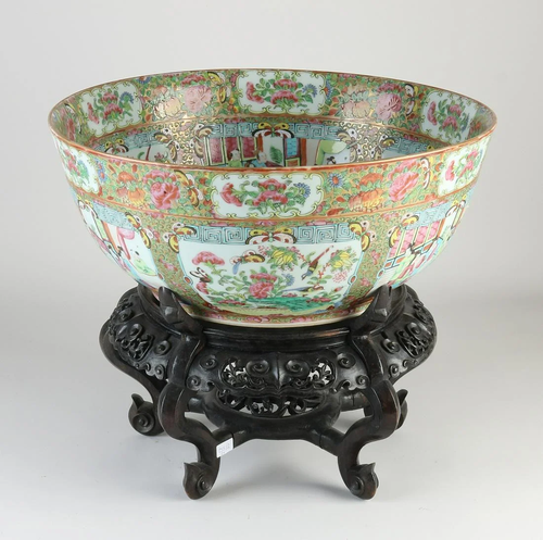 Particularly large 19th century Chinese porcelain