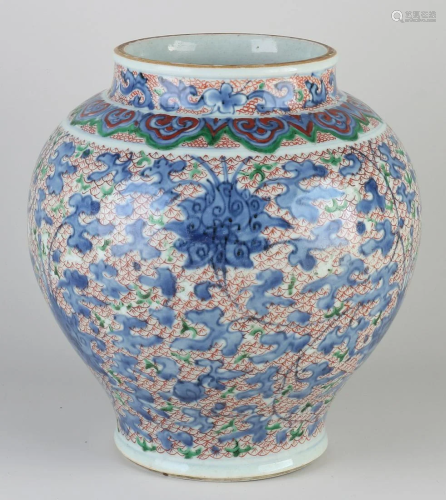 Antique Chinese porcelain Wucai pot with floral decor.