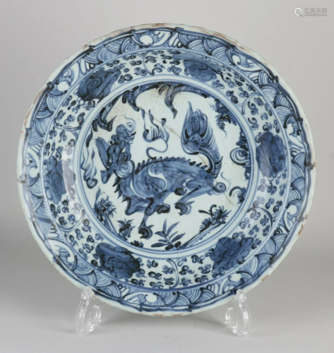 Large 16th century Chinese porcelain Swatow dish with