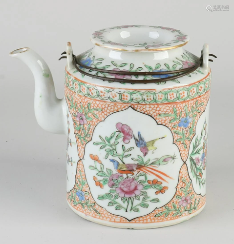 19th century Chinese porcelain Cantonese teapot with