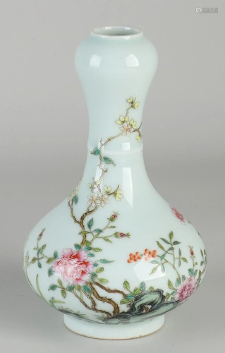 Chinese porcelain knob vase with Family Rose garden