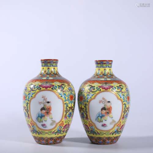 Qing Dynasty-Qianlong Yellow Ground Figure Bottle