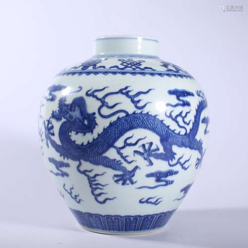 Qing-Qianlong blue and white dragon pattern jar