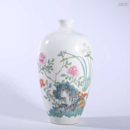 Qing-Yihetang famille rose bottle