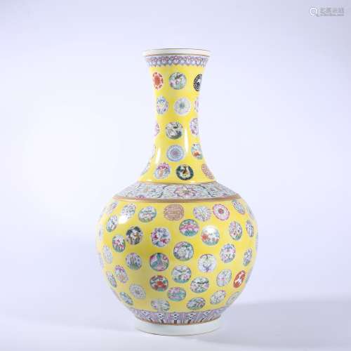 Qing-Guangxu yellow ground famille rose appreciation bottle