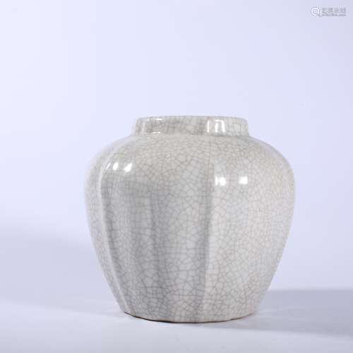 Ming-Xuande Bean Celadon Small Jar