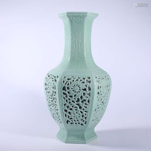 Qing Dynasty-Qianlong Bean Celadon-glazed Hexagonal Vase