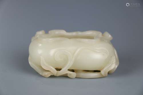 Hetian jade flower water pot in Qing Dynasty