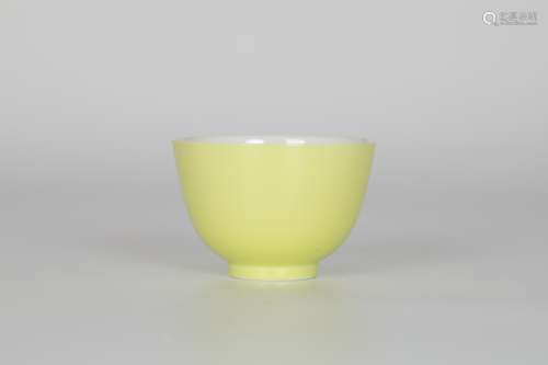 17TH Lemon yellow glaze cup