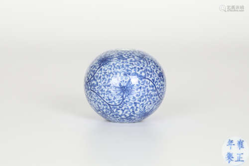 17TH Blue and white glaze washed