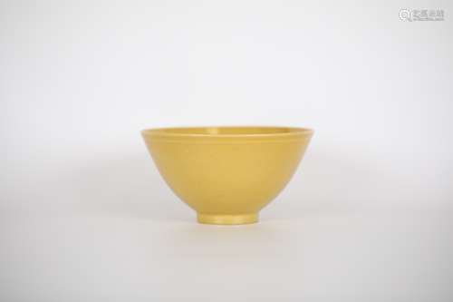 XUANDE  blue and white yellow glaze bowl