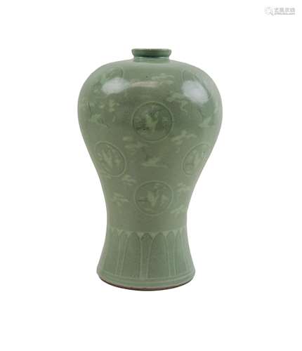 KOREAN MAEBYEONG CELADON VASE  WITH CRANES