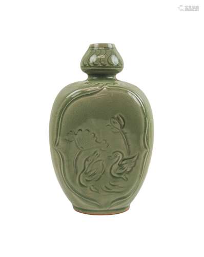 KOREAN CELADON DOUCK POND BOTTLE