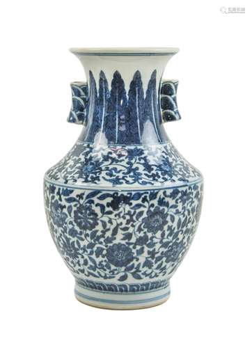 CHINESE BLUE AND WHITE FLOWER PATTERN  VASE