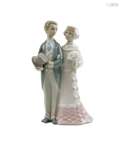 LLADRO PORCELAIN WEDDING TOPPER