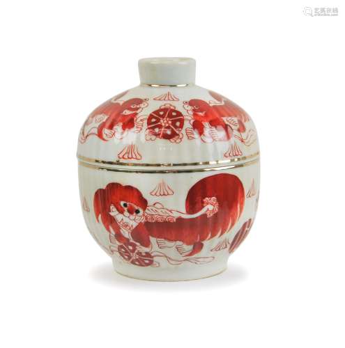 RED AND WHITE FOO LION LIDDED CONTAINER