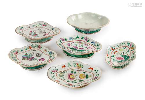 GROUP OF SIX FAMILLE ROSE DISHES