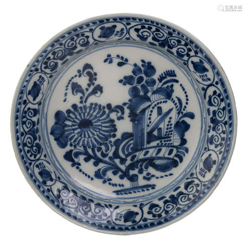 CHINESE BLUE AND WHITE FLOWER PLATE