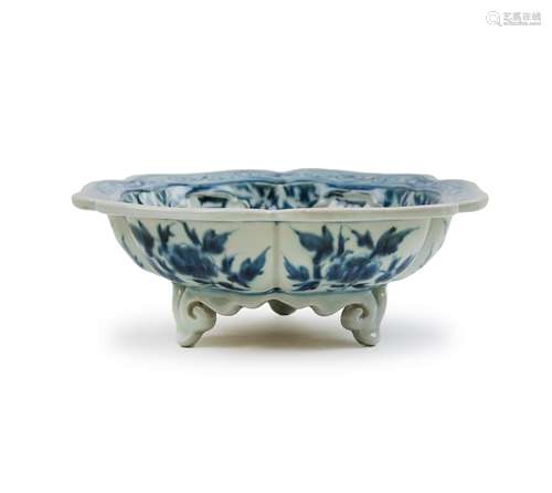 BLUE AND WHITE THREE LEG DISH