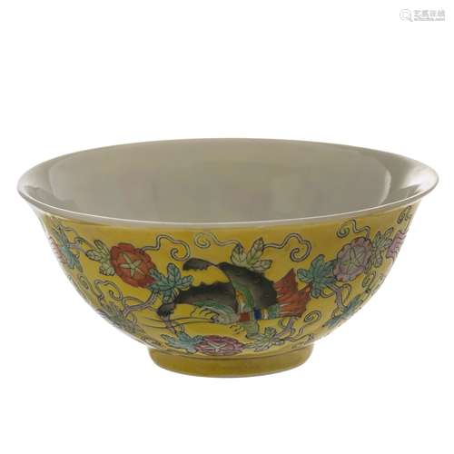 A CHINESE YELLOW-GROUND BOWL