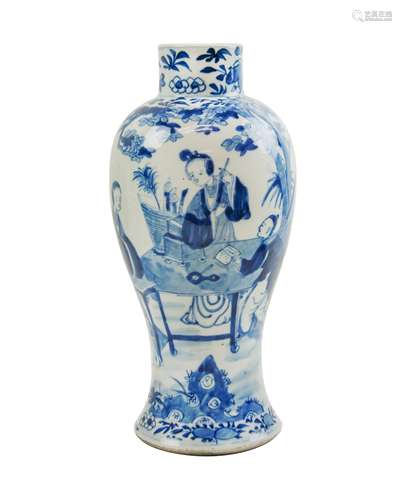 CHINESE BLUE AND WHITE VASE