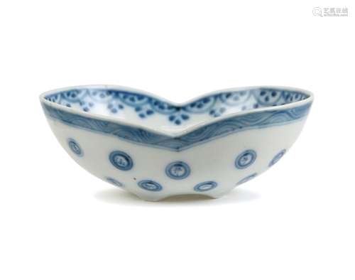 JAPANESE IMARI LOBED DISH