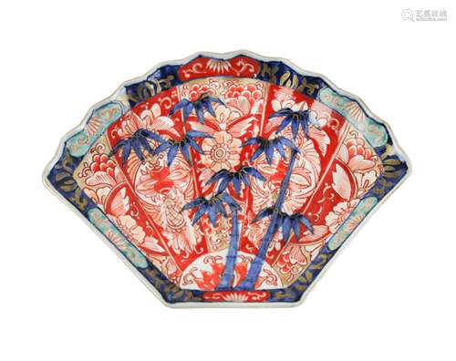 JAPANESE IMARI FAN SHAPED DISH