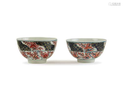 PAIR OF JAPANESE  IMARI TEA CUPS