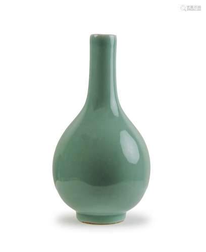 CHINESE CELADON GLAZED VASE