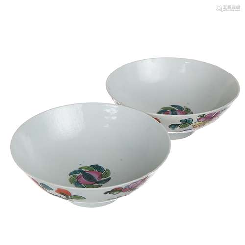 PAIR OF FAMILLE ROSE PEACH BOWLS