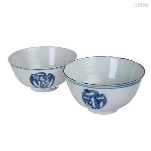 PAIR OF BLUE AND WHITE PHEONIX BOWLS