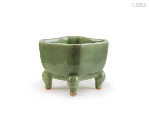 CELADON SQUARE FOOTED DISH