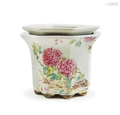 FAMILLE ROSE PORCELAIN PLANTER WITH DISH