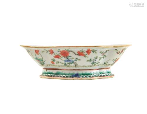 CHINESE FAMILLE ROSE LOBBED DISH