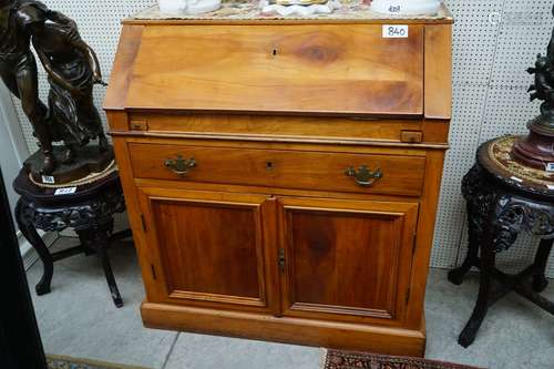 SECRETAIRE IN KERSELAAR