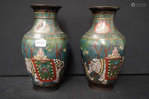 2 CHINESE VAZEN IN BRONS EN CLOISONNE