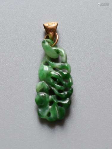 Pierced Jadeite pendant with 18K Gold