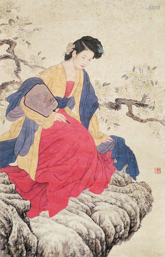 王美芳（b.1949） 执扇仕女 立轴 设色绢本