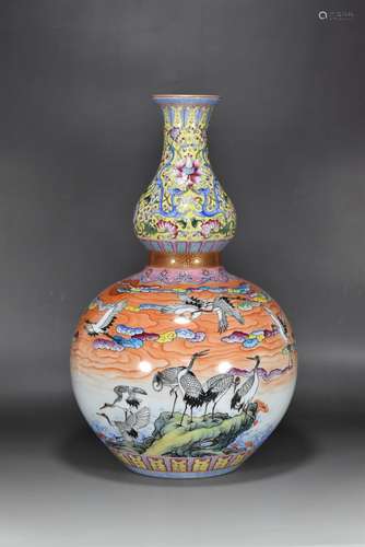 Qing Qianlong year enamel gilt gourd bottle with cloud and c...