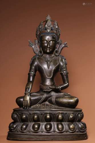 In the Qing Dynasty, a seated statue of Guanyin inlaid with ...