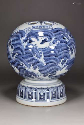 Ming Xuande year blue and white left sea animal pattern offi...