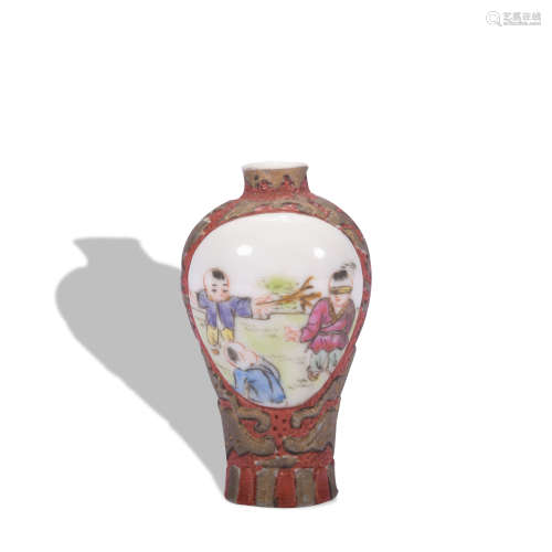 A Wu cai 'figure' vase