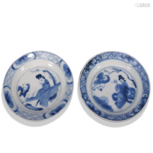 A pair of blue and white 'figure' dish