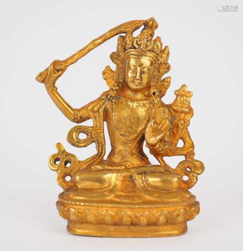 Statuette en bronze doré représentant Manjusri assis sur un ...