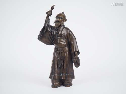 Okimono en bronze figurant un sage tenant une coloquinte. Ja...