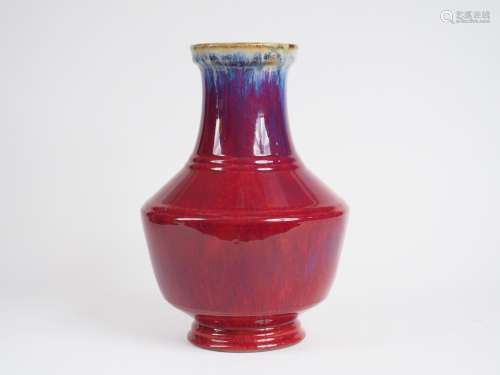 Important vase Hu en porcelaine émaillé flammé, bleu lavande...
